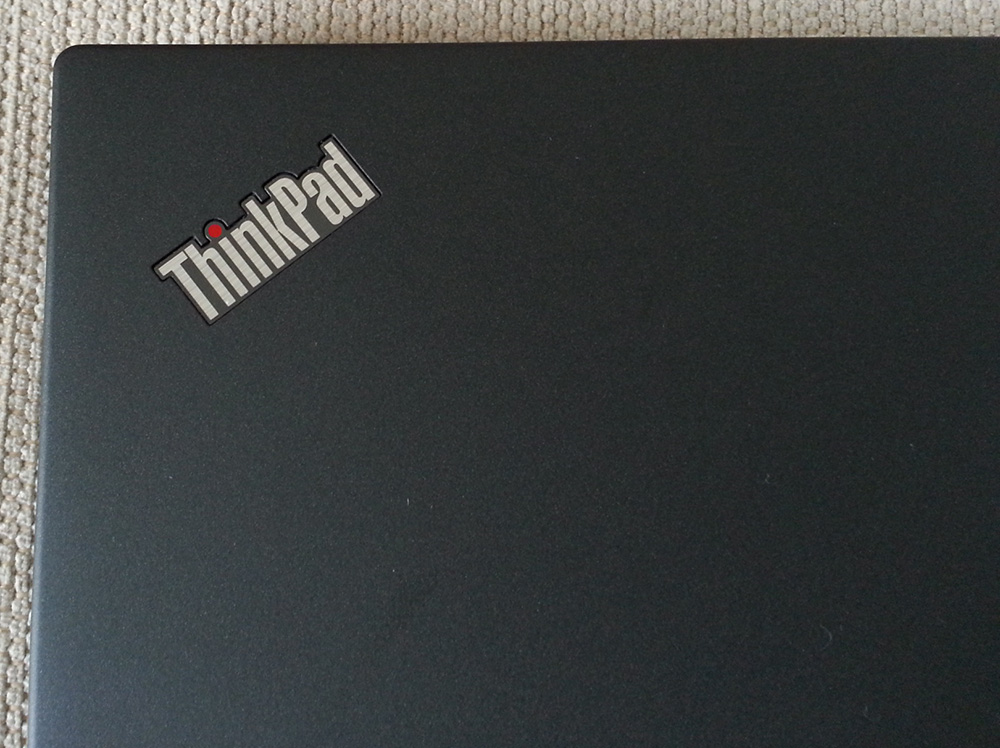 ThinkPad X250、天板部分ロゴ画像