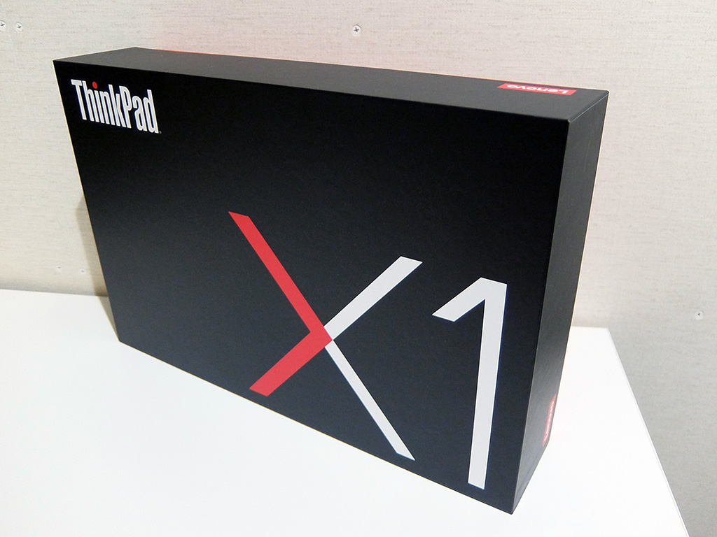 ThinkPad X1 Carbon、2016年モデルの外箱
